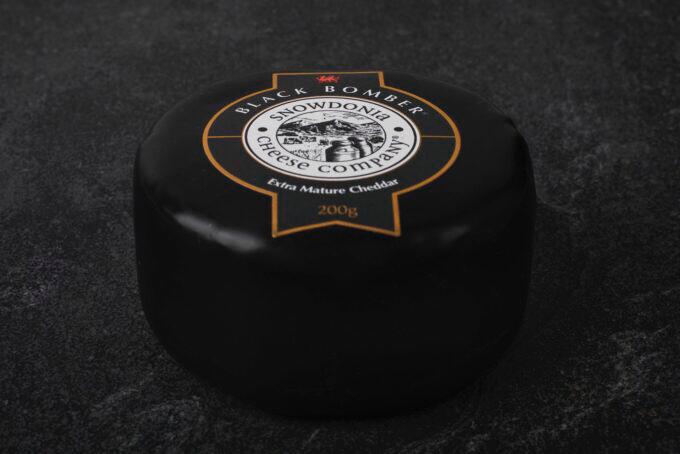 Gourmet Cheeses with Crackers and Chutneys Gift Box